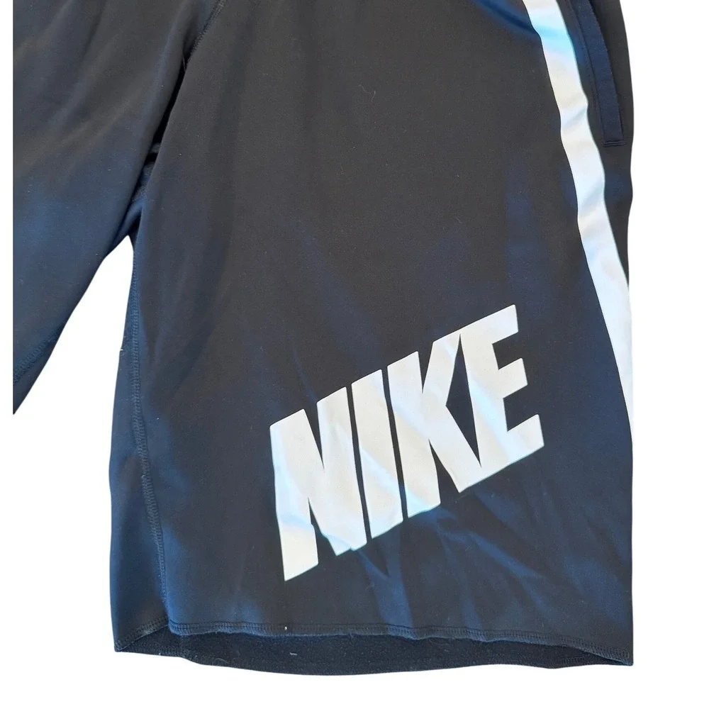 Nike Therma-FIT Mens Athletic Shorts Black White Logo Pockets Size M